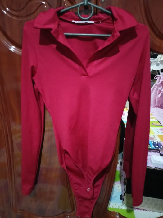 Продам боді , червоного кольору