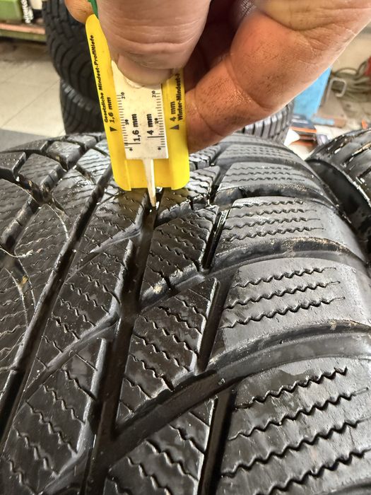 4x opona zimowa Bridgestone Blizzak LM001 215/55 R17 94V AO