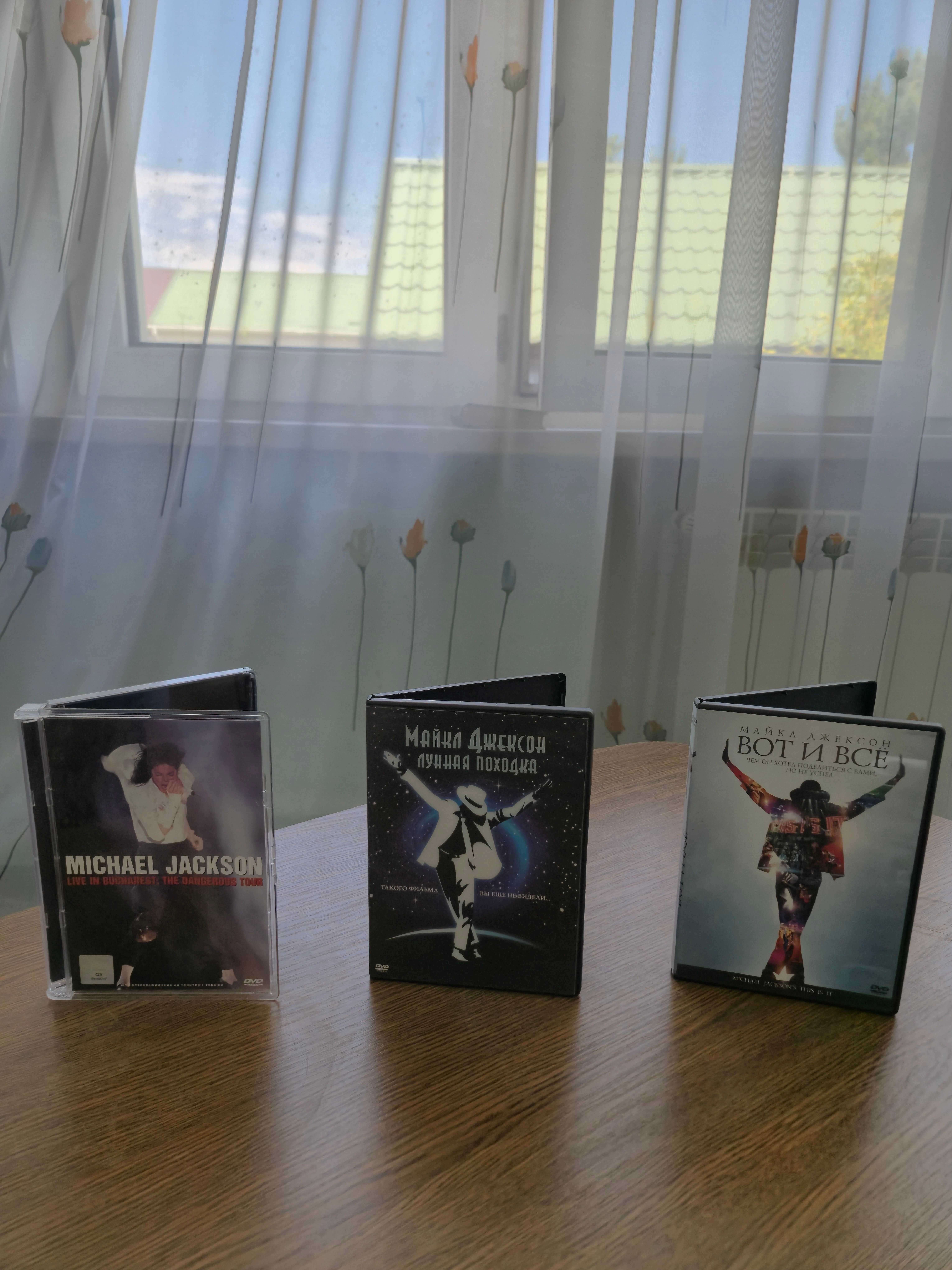 Продам фірмові DVD-диски із записами концертів музичних світових зірок