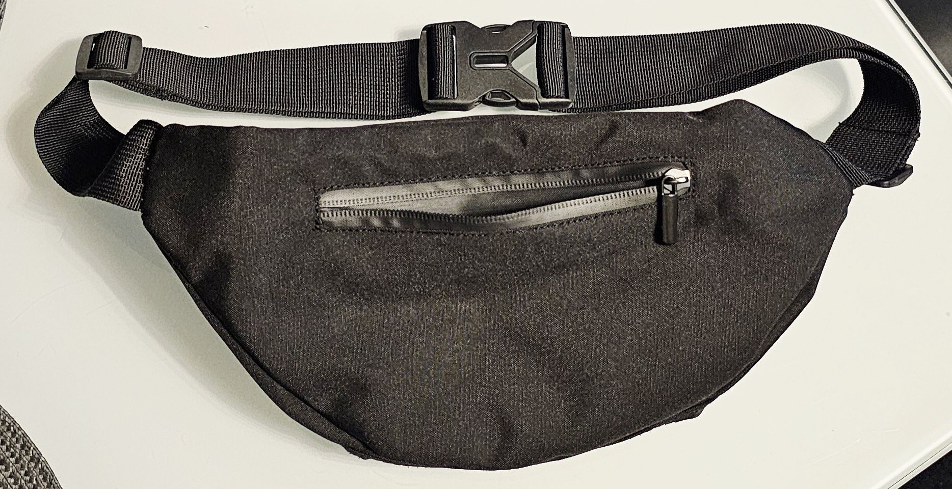 Nowa czarna materiałowa nerka/saszetka, 30 cm x 15 cm