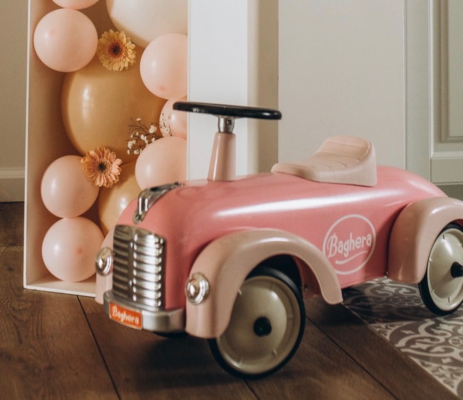 Autko Baghera jeździk retro odpychacz vintage design speedster pink