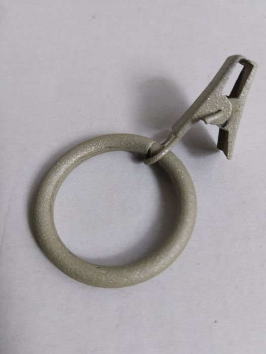 Metalowe kółka z żabkami do karniszy 20 sztuk