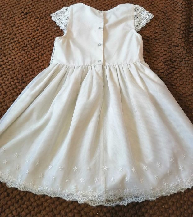 Vestido branco menina 5/6 anos