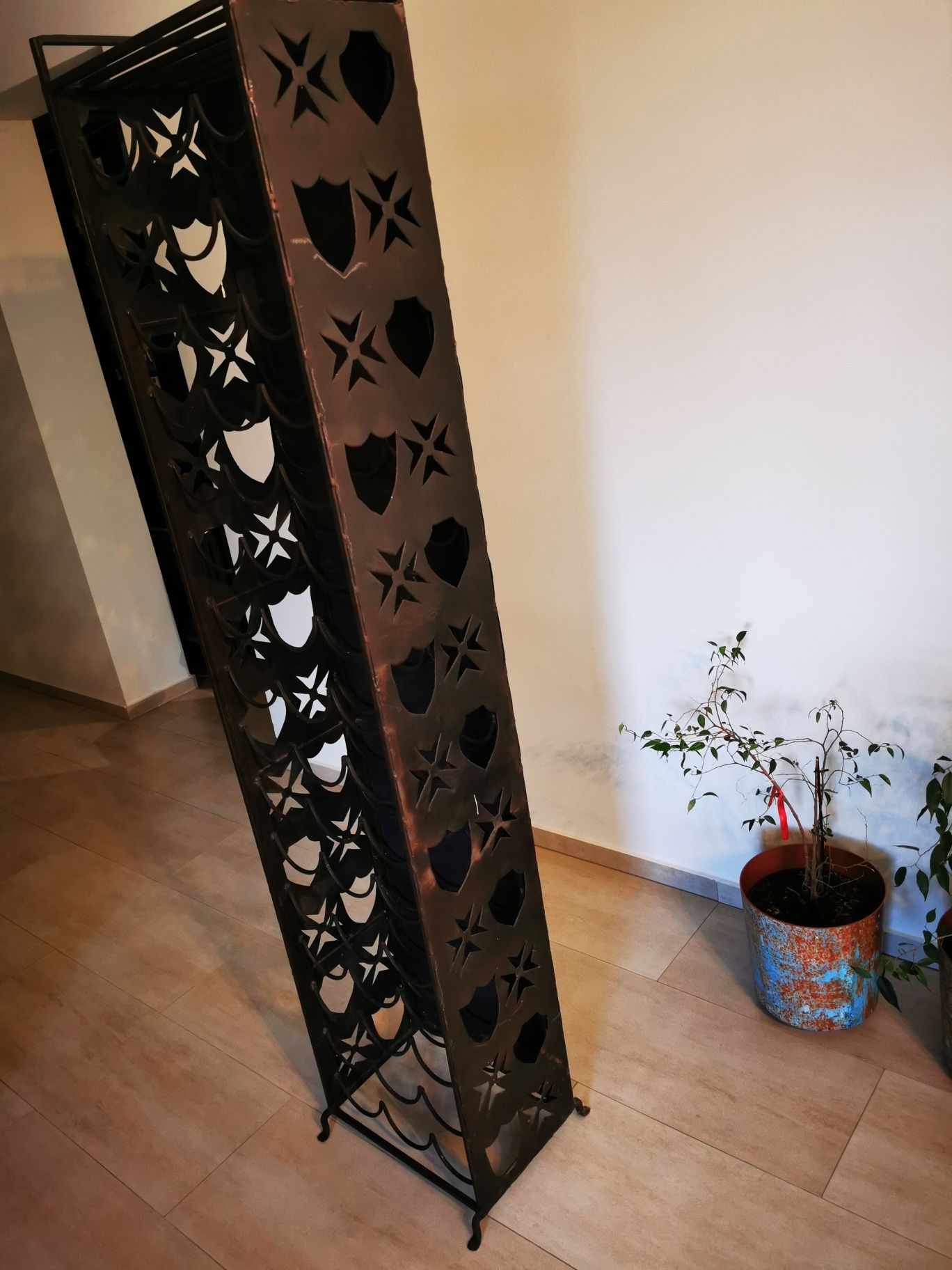 Sprzedam regał na wino wys. 174 szer. 37,5