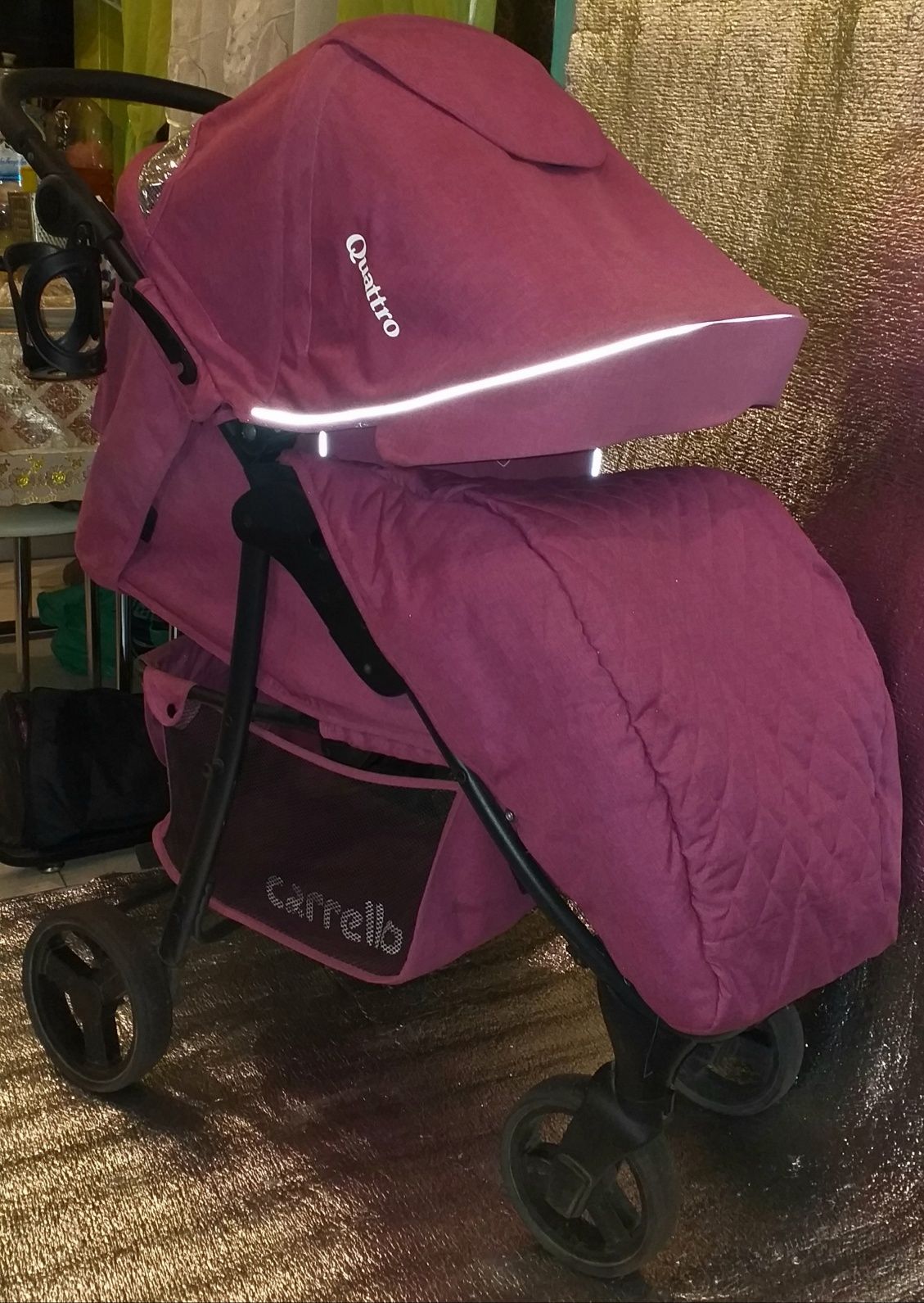 Продам детскую прогулочную коляска Carello Quattro