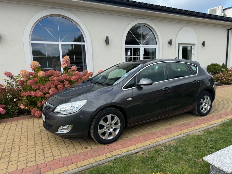 Opel Astra J 1,6 benz MPI sprowadzony cosmo idealny stan