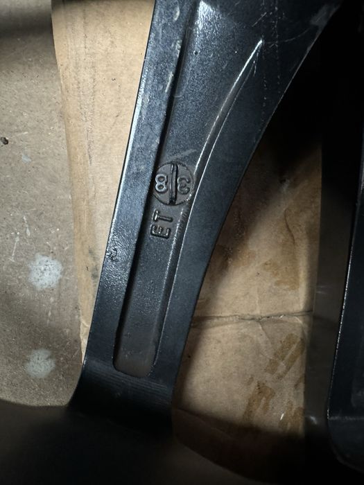 Barracuda Shoxx R18 4x100 8J ET 38 DIA 73.1 Matt Black