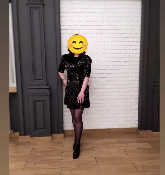 Чорне плаття з паєтками