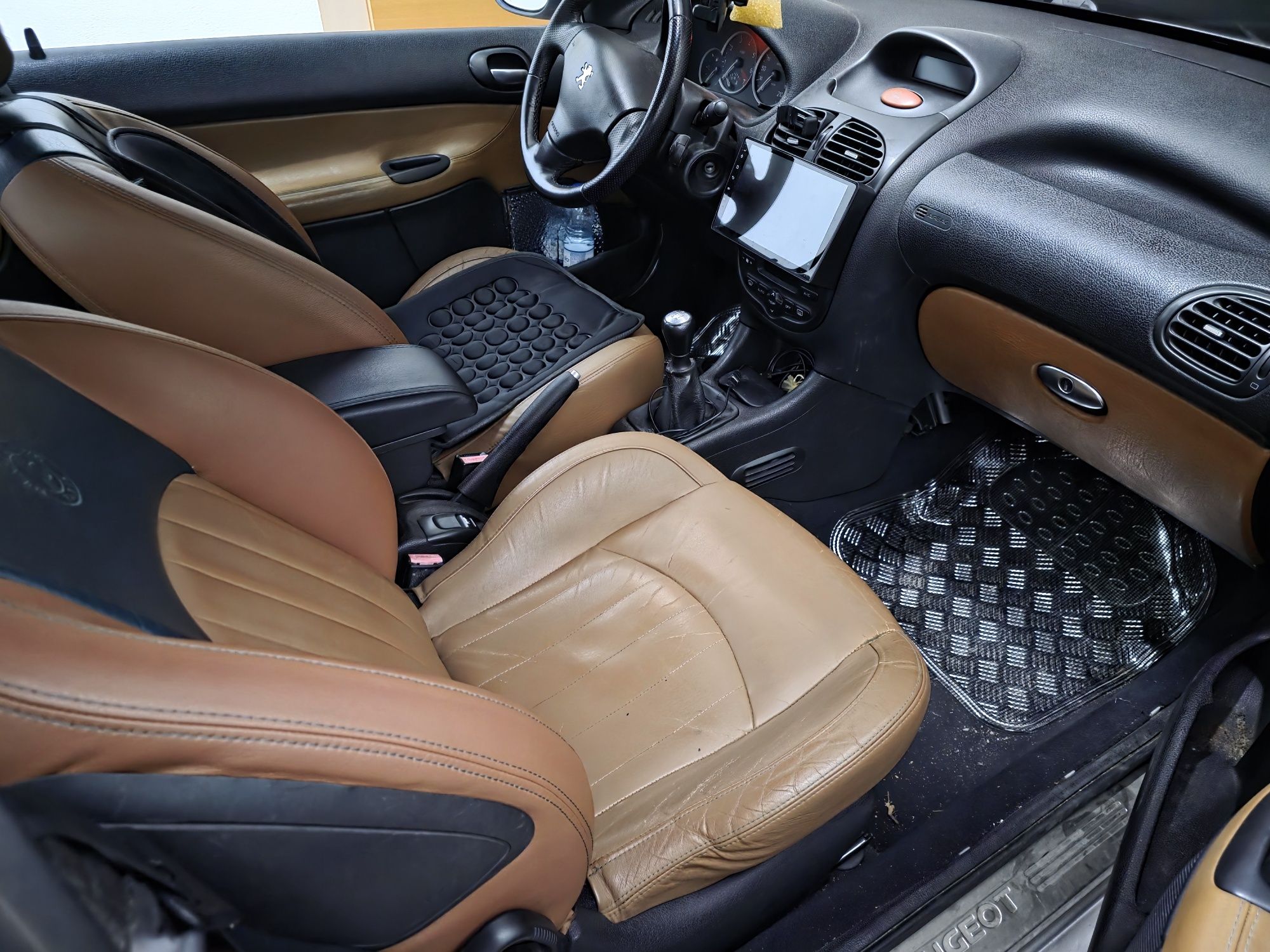 Peugeot 206cc  esta em optimo estado tem camara