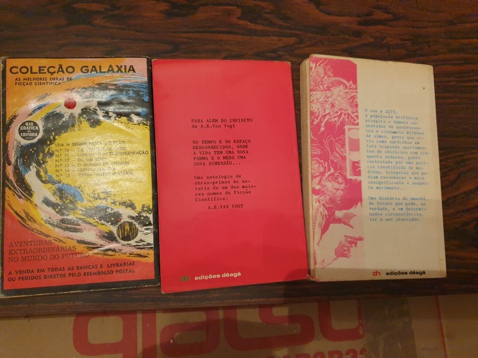 Livros antigos de ficção científica