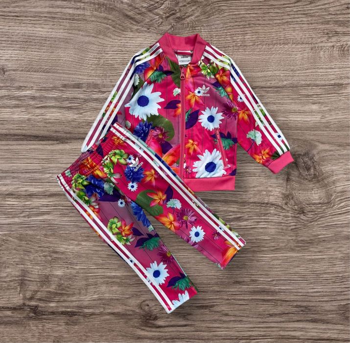 Яскравий спортивний костюм ADIDAS оригінал 12/18 місяців