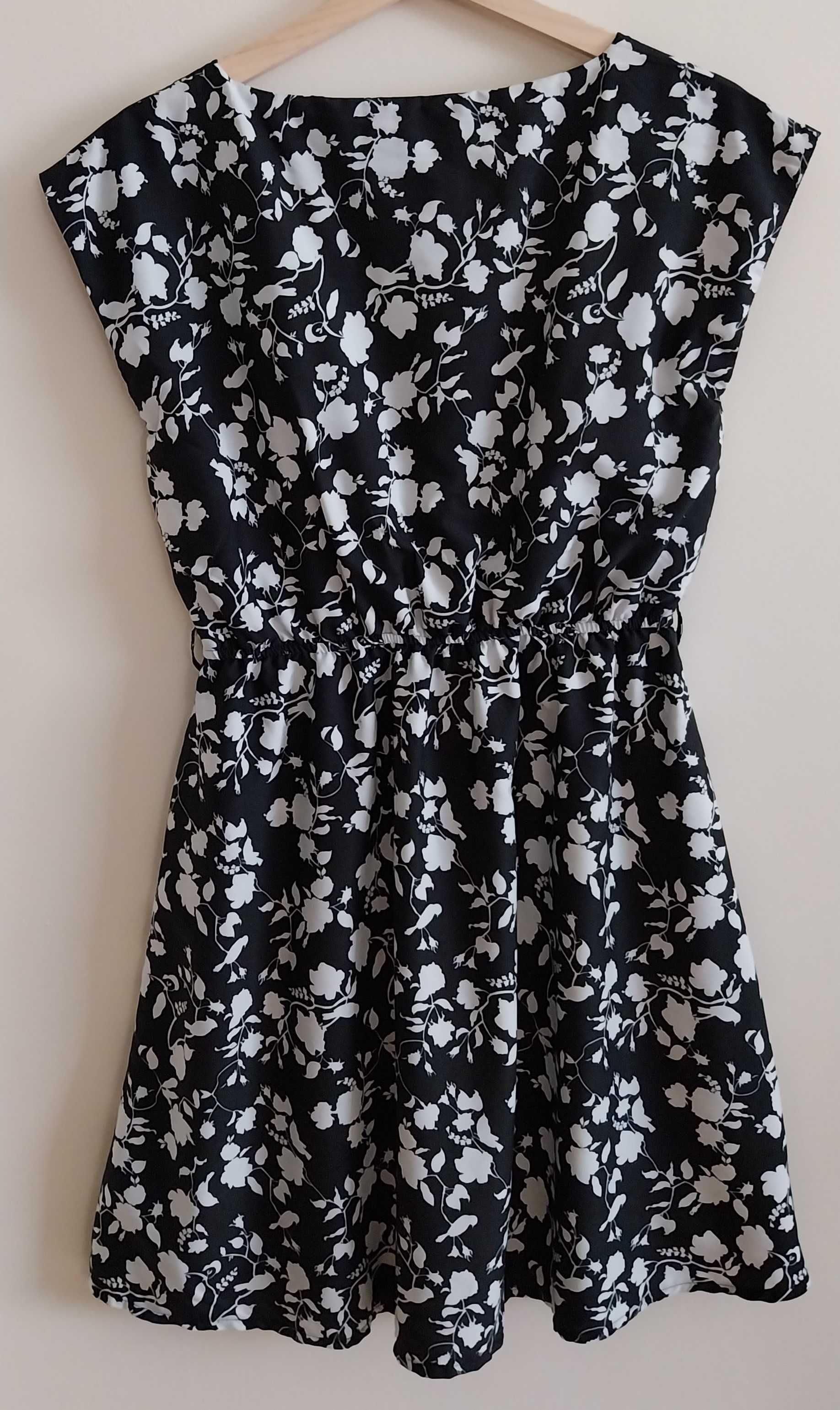 Elegancka sukienka na lato rozkloszowana czarna M/38 S/M kwiaty