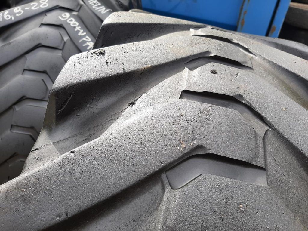 2x Opona używana przemysłowa 16.9-24 ; 440/80-28 MICHELIN 450zł W4376