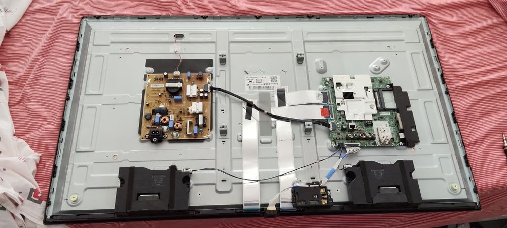 Vendo Smartv LG 43UJ630V para peçsas