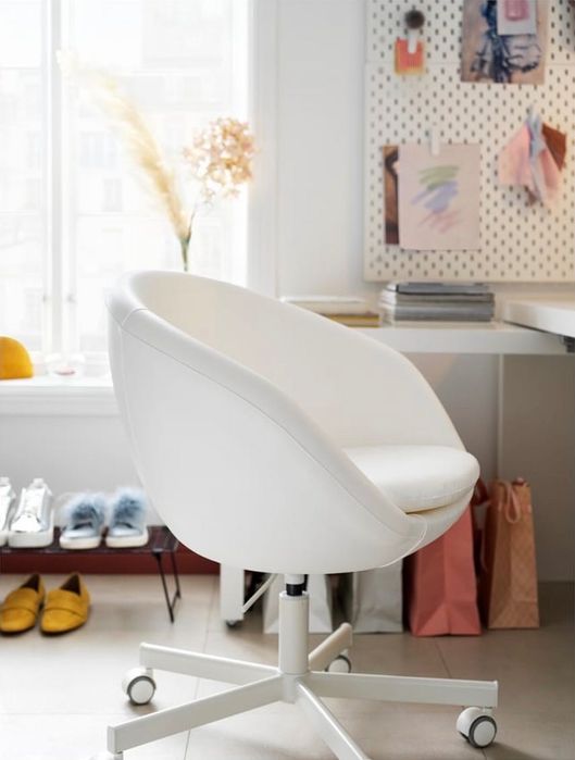 Białe krzesło obrotowe w super stanie SKRUVSTA IKEA