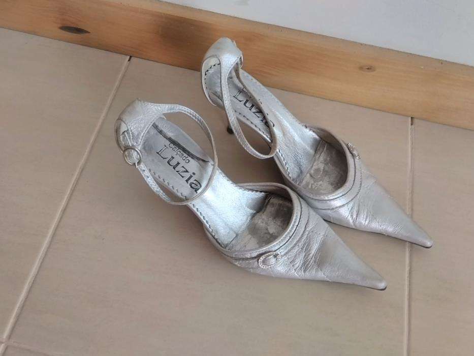 Sapatos prateados
