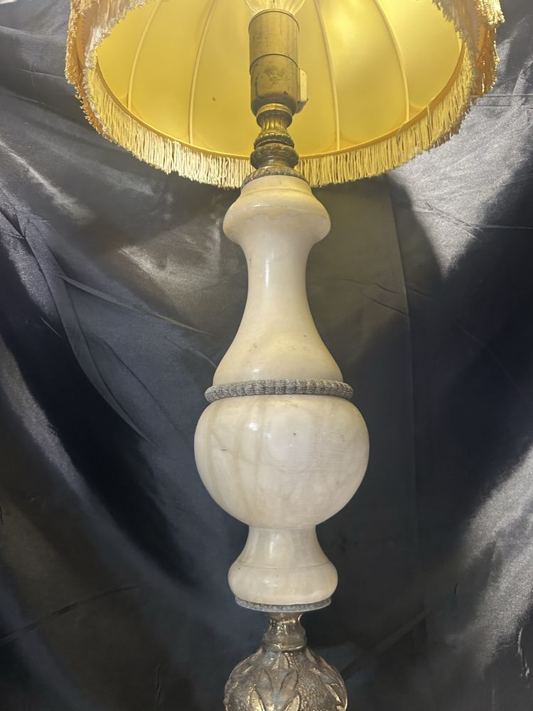 Lampa stołowa z marmuru i mosiądzu – klasyczna – wys. 82 cm z abażurem