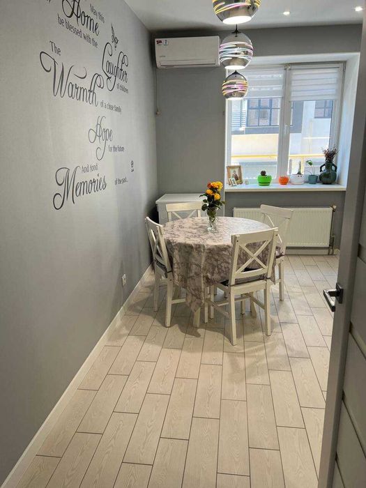 Гарна квартира поруч з Озером Виставка