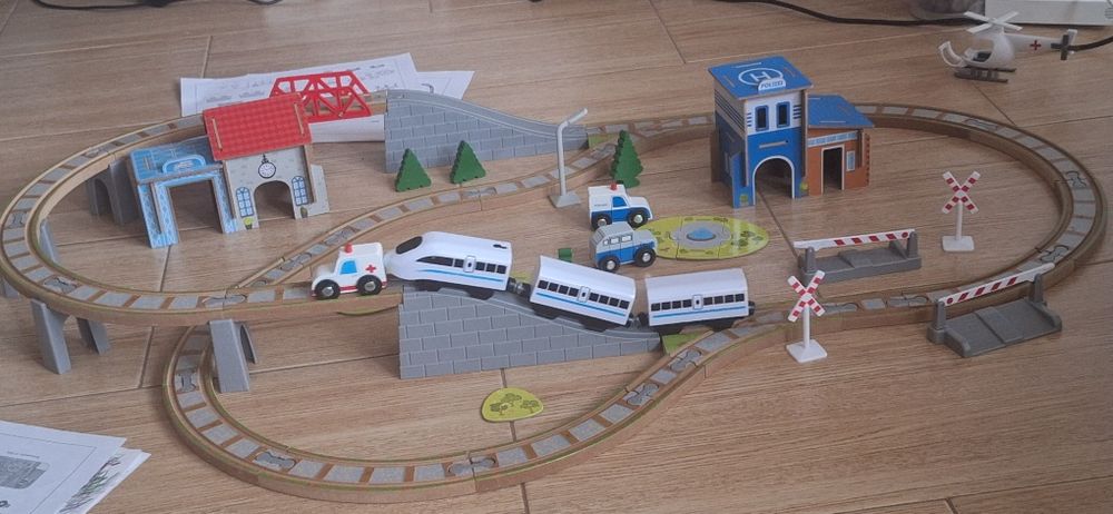 Tory,kolejka elektryczna,zestaw lokomowa,pociąg