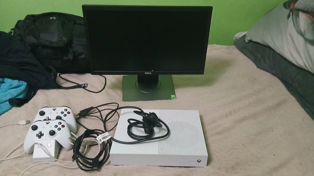 Pszedam xbox one  z monitorem