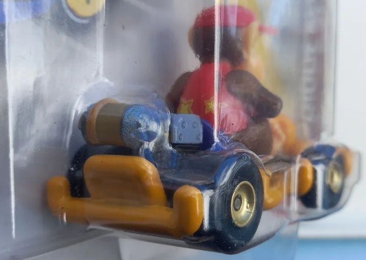 Hot wheels mario kart diddy kong