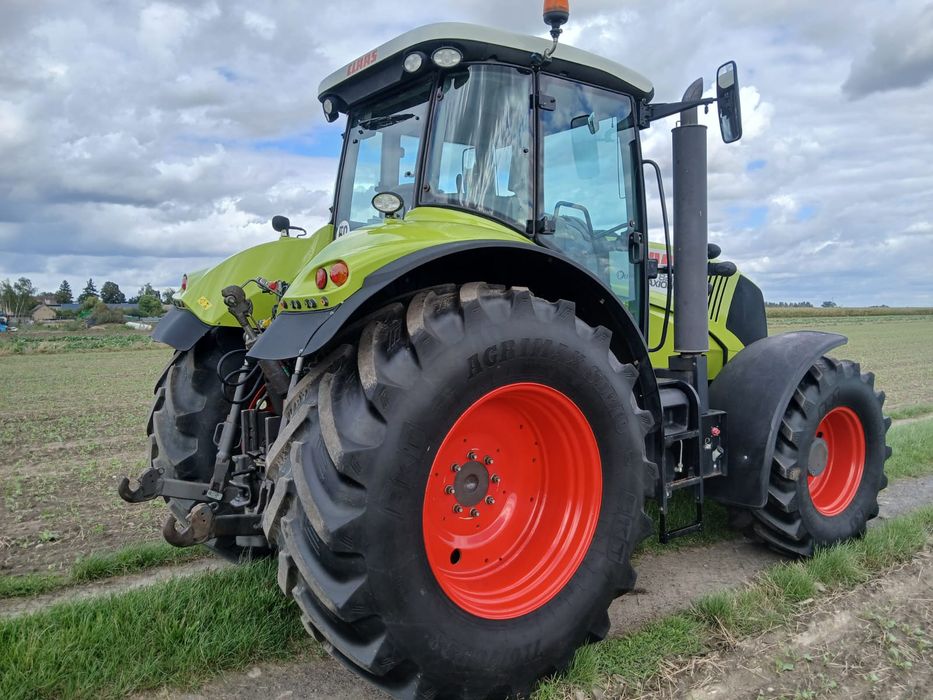 Ciągnik rolniczy Claas Axion 820