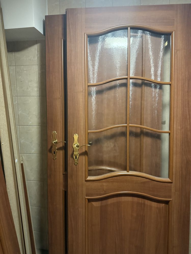 Drzwi porta 80 lewe łazienkowe z klamką i oscieżnicą