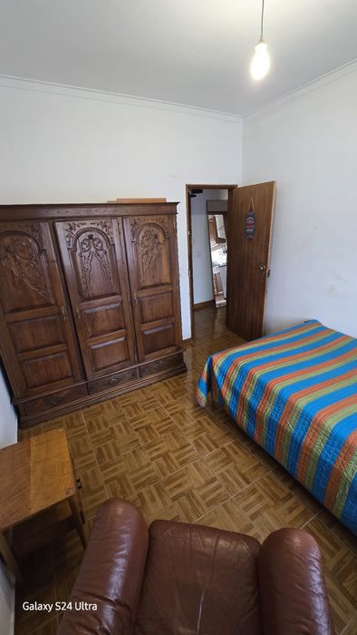 Quarto mobilado para arrendar (despesas incluidas)