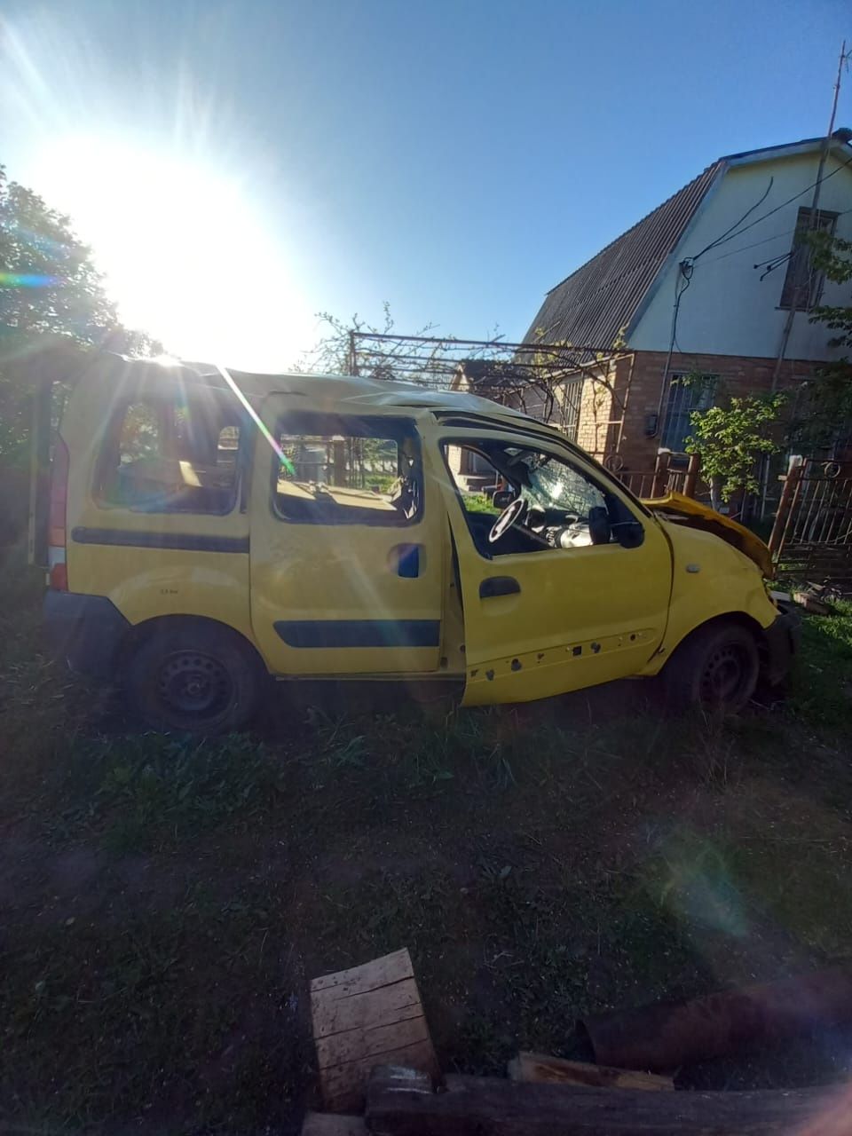 Renault Kengo після ДТП