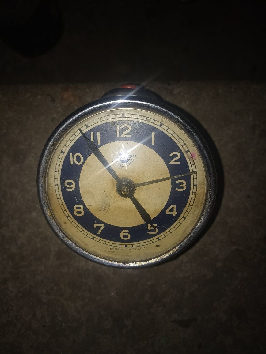 Часы будильник механические настольные СССР