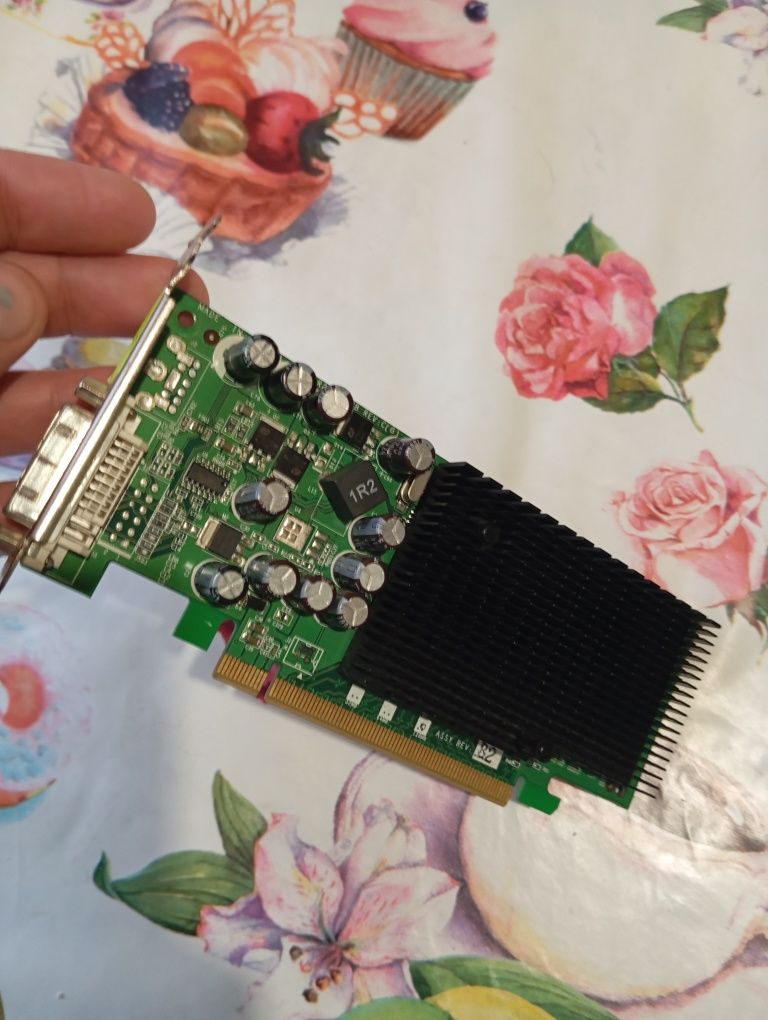 Видео карта nVidia 6200LE 128MB