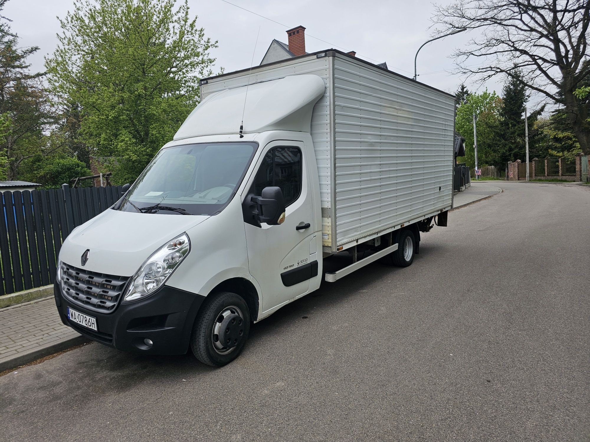 Wynajem busów wypożyczalnia auta dostawcze z windą samochodu