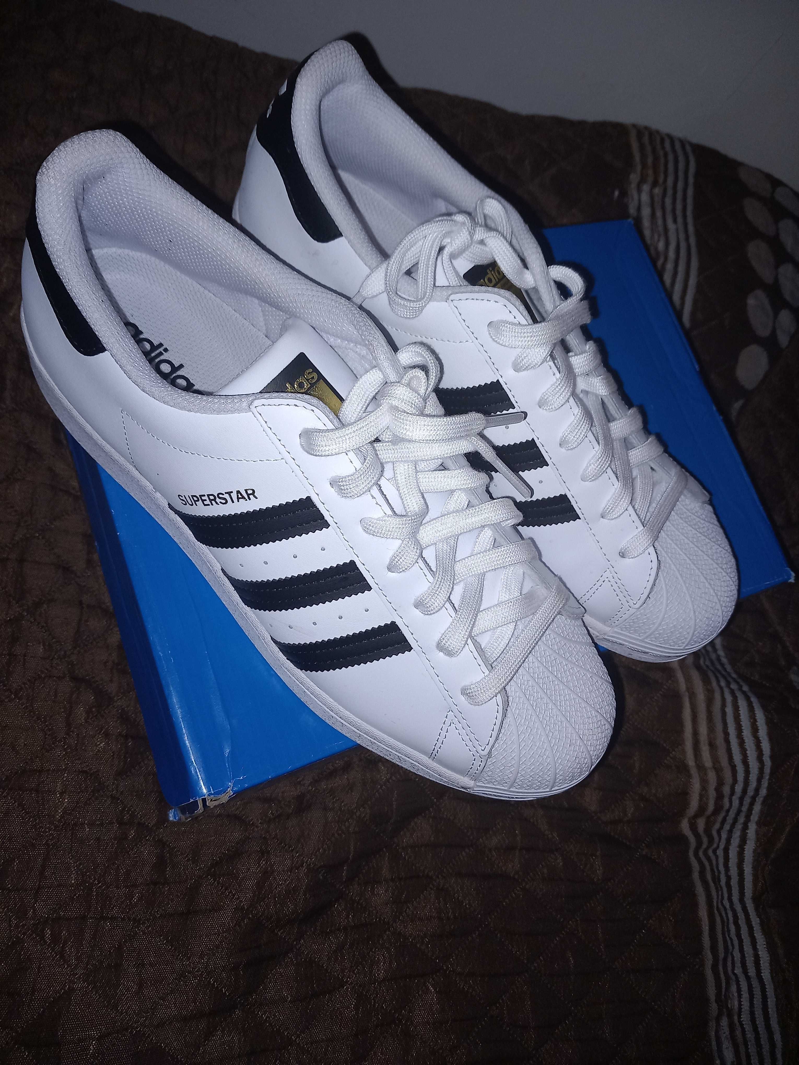 Adidas supertar brancos e pretos