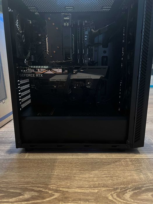 Komputer stacjonarny (i5 10600K + RTX 3050).