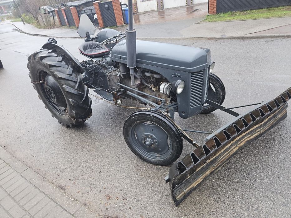 Ciągnik ferguson zarestrowany  2.0 benzyna rok 1955