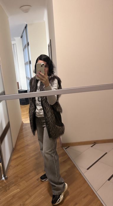 Жилет женский из натуральной кожи с чернобуркой