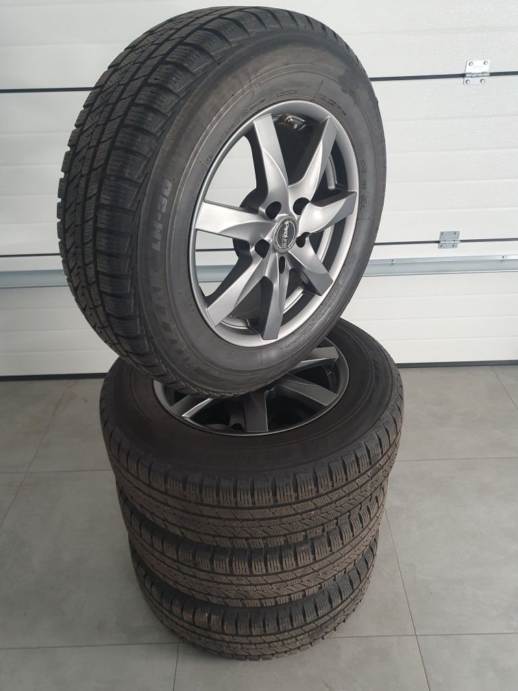 Komplet kół 16" 5x114,3 ET40 opony 215/65 R16 Sportage ASX Qashqai