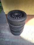 Opony plus metalowe felgi Nokian (zimowe)