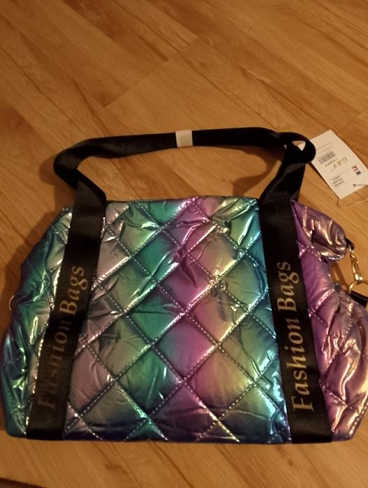 Nowa pikowana torebka na ramię w kolorze holo z Fashion Bags
