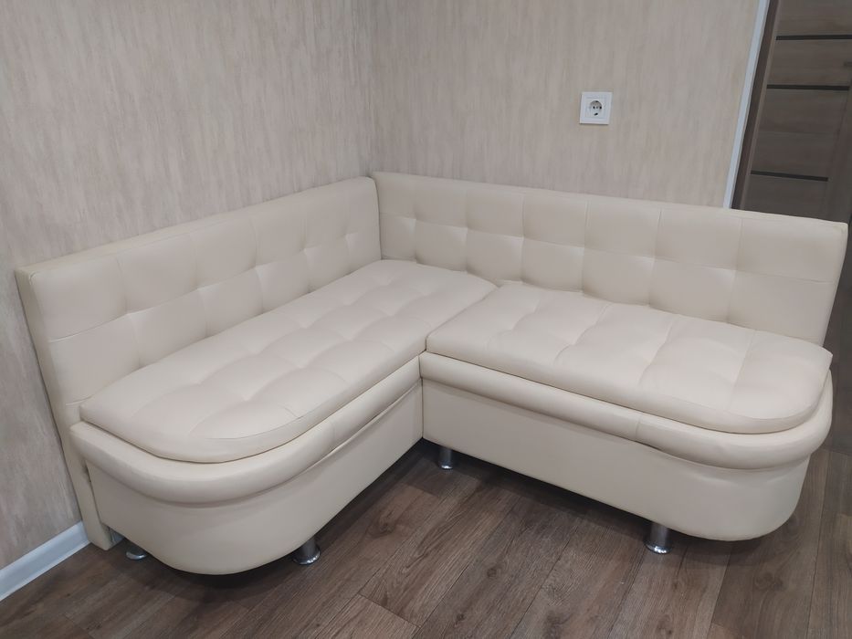 Продам кухонный уголок в идеальном состоянии 145*125см
