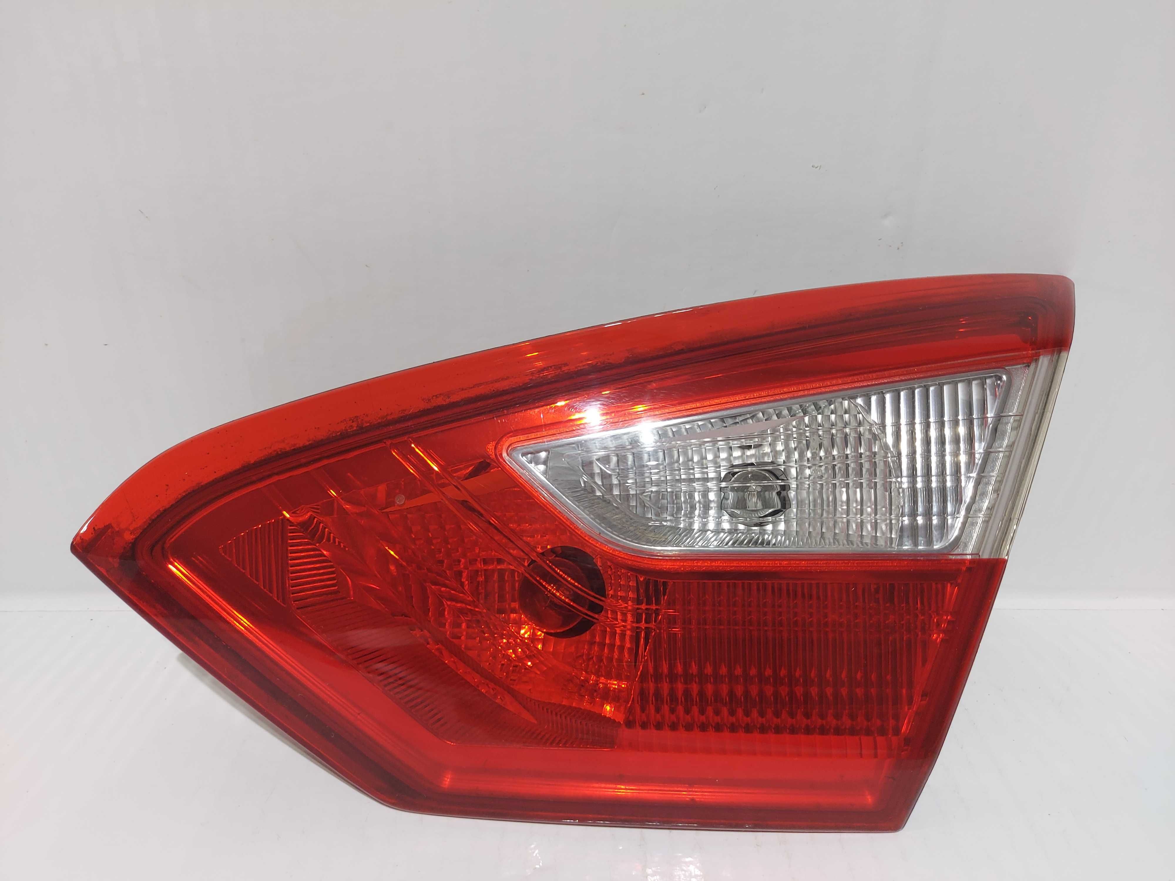 Ford Focus MK3 10-14 Kombi Lampa tylna prawa w klapę 3PIN