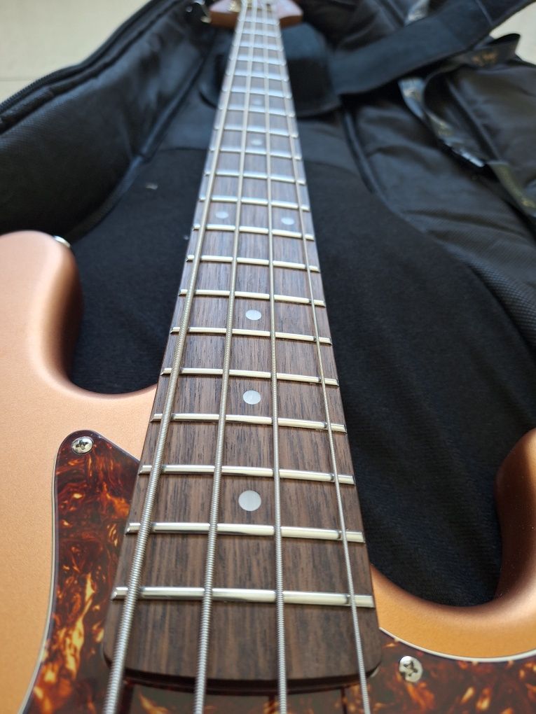 Baixo Jazz Bass edição 25th Anniversary Harley Benton