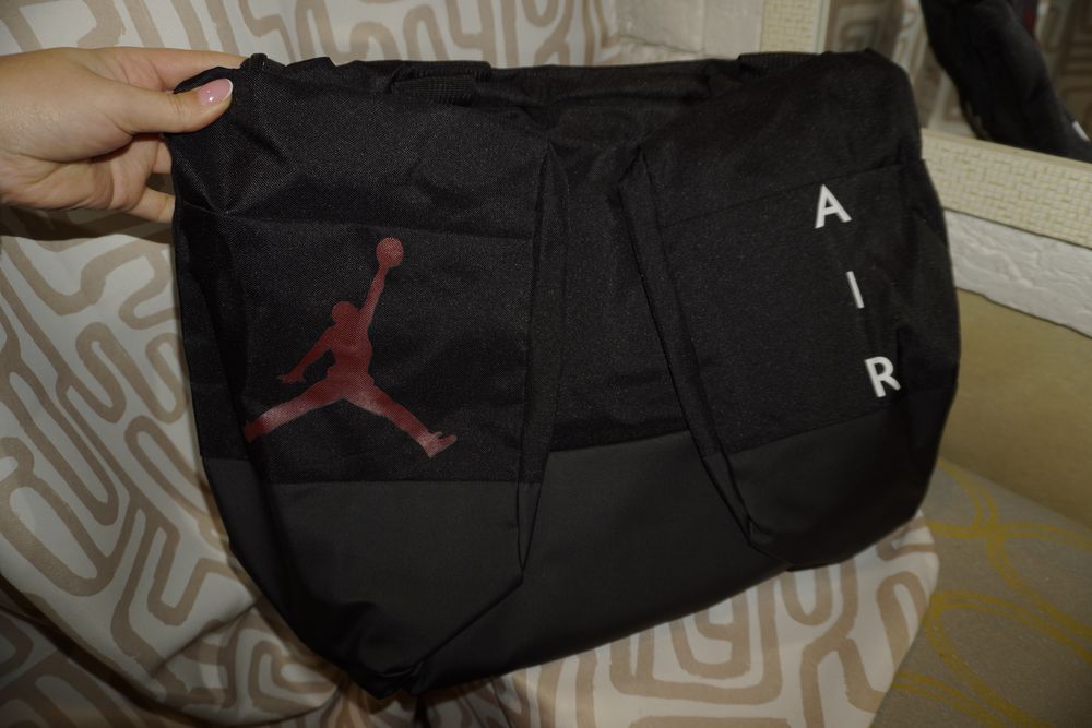 Сумка спортивна в кольорах Nike air jordan velocity duffle bag