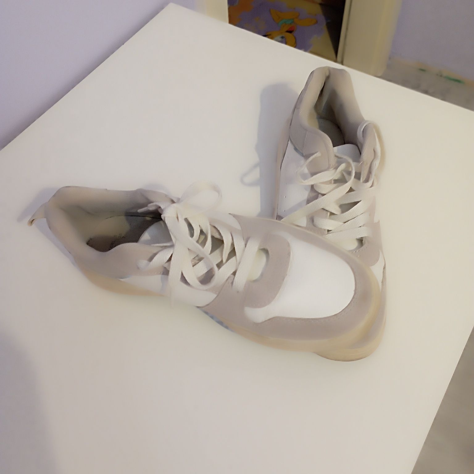 Używane damskie adidasy