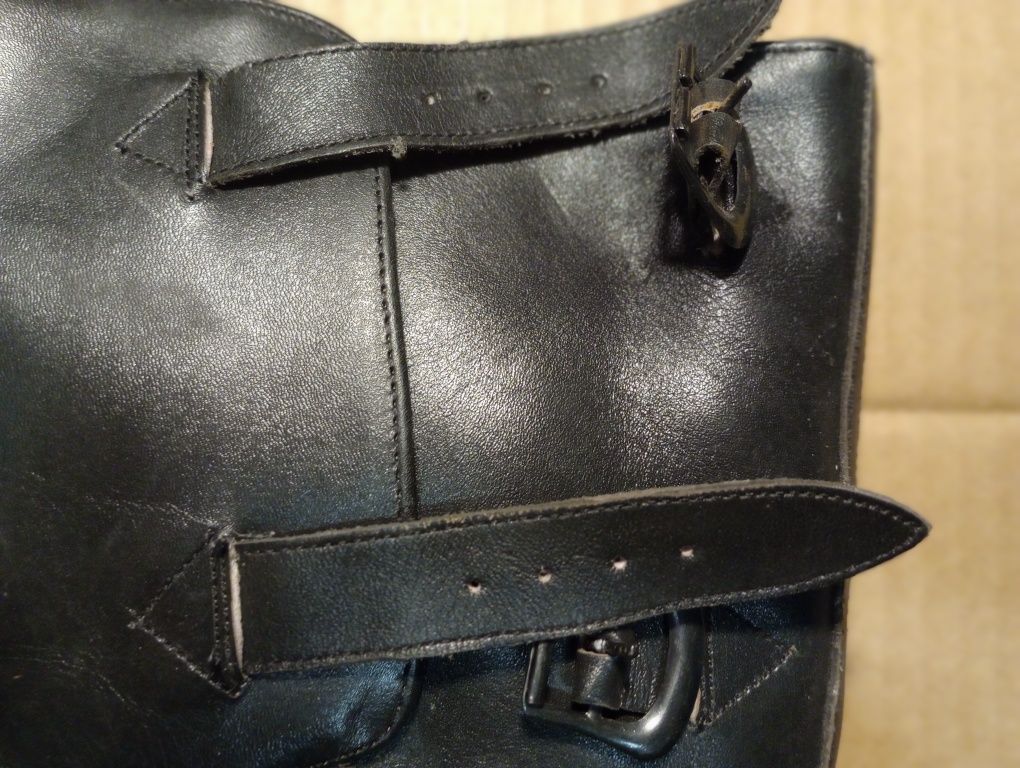 Buty MO milicjanta PRL dobrze zachowane Nowe  . Zwróć uwagę na spodu .