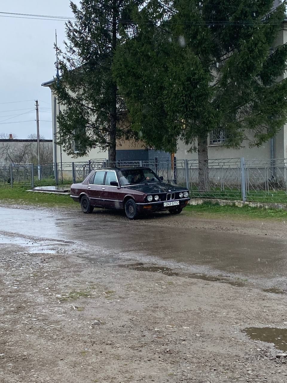 BMW 518i     1987 рік