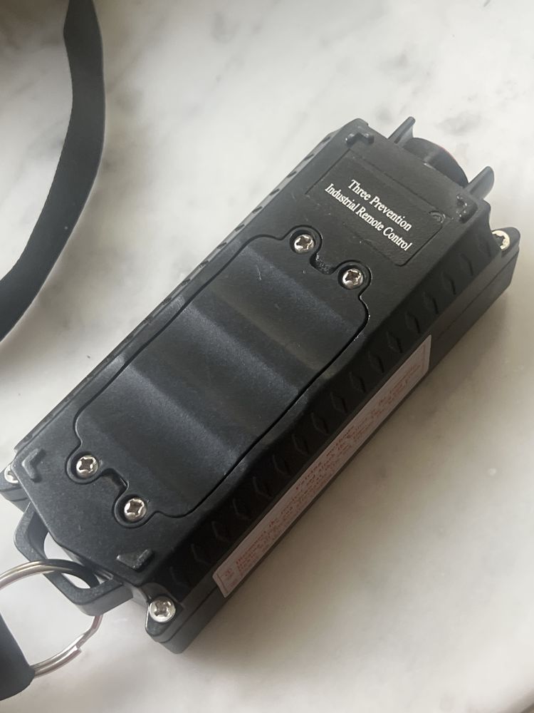 Pilot bezprzewodowy do wyciągarki 230V czterokanałowy