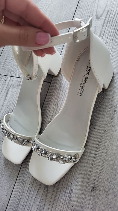 Sandałki ślubne białe