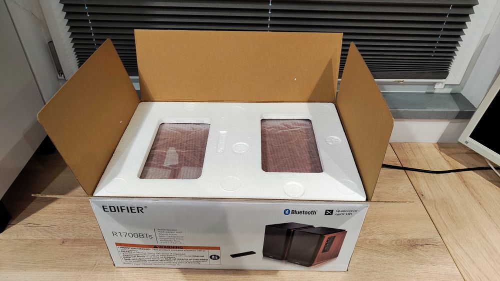 Zestaw głośników 2.0 Edifier R1700BTs