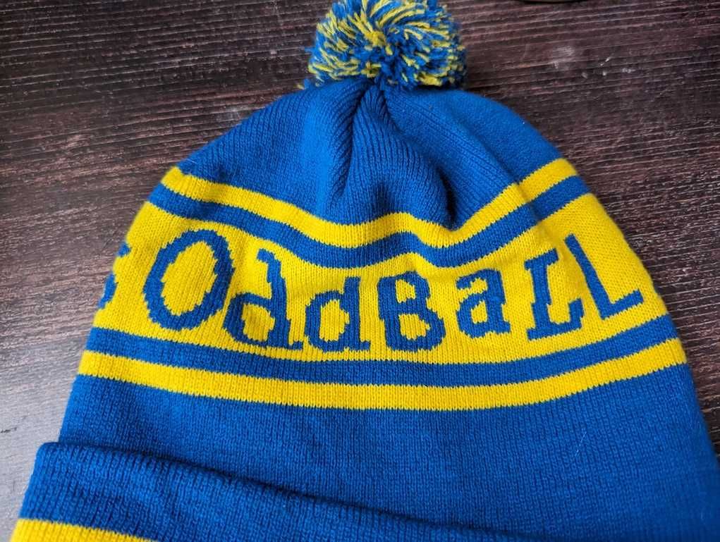 Шапка с помпоном Oddball